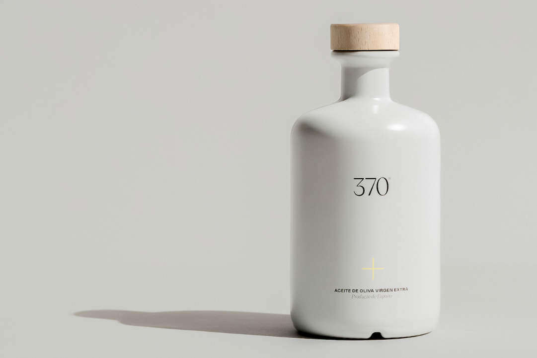 Botella 370+ edición limitada AOVE premium cosecha temprana color Cloud Dancer Pantone 2026